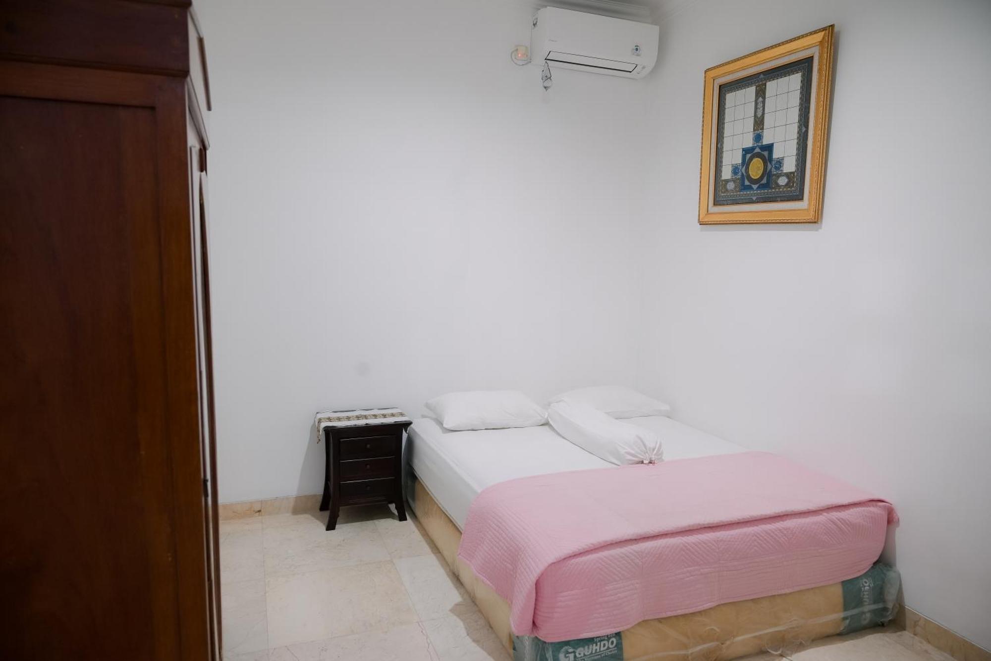 Kirana Guest House Богор Екстер'єр фото