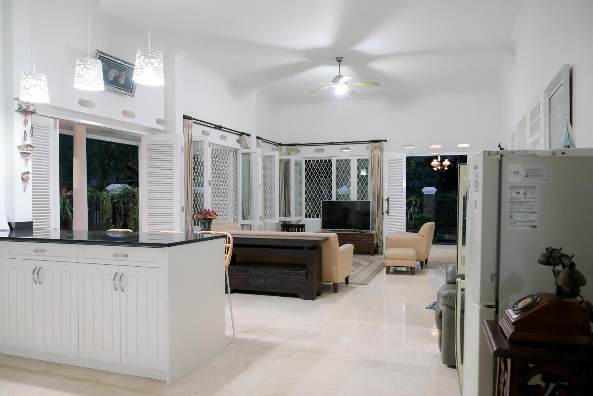 Kirana Guest House Богор Екстер'єр фото