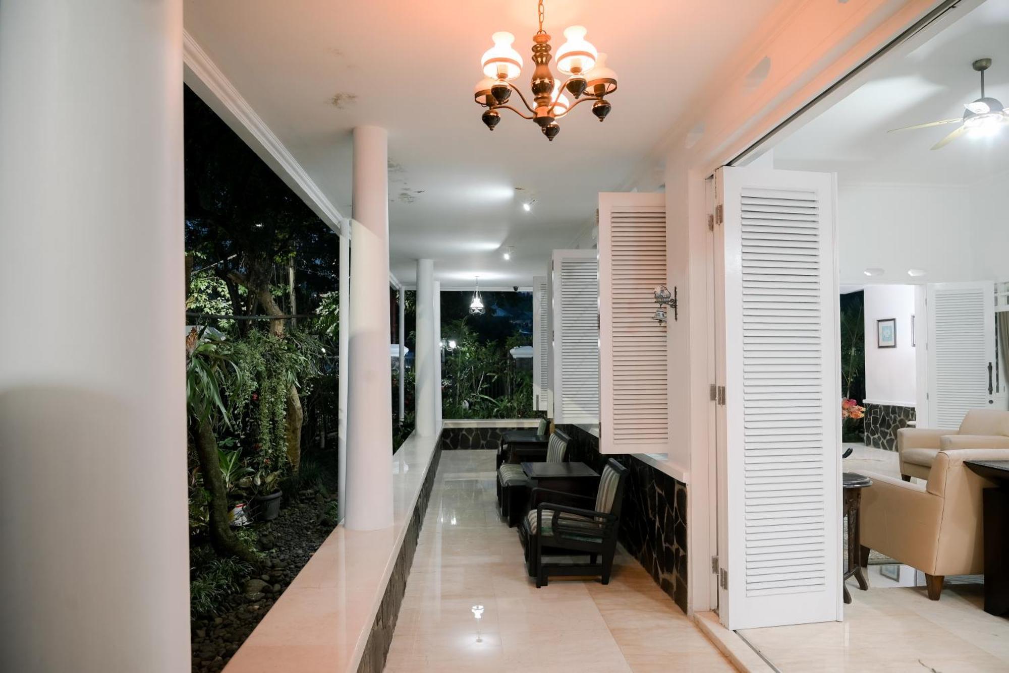Kirana Guest House Богор Екстер'єр фото