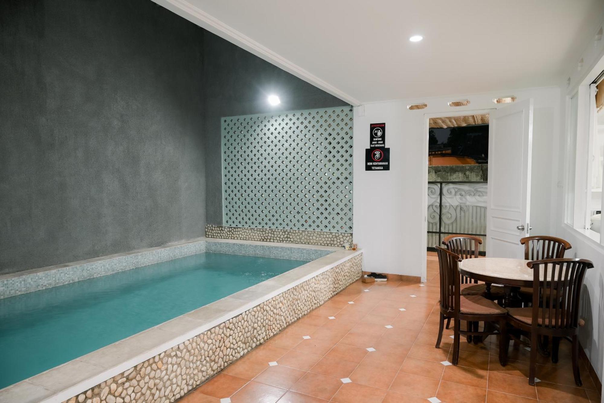 Kirana Guest House Богор Екстер'єр фото