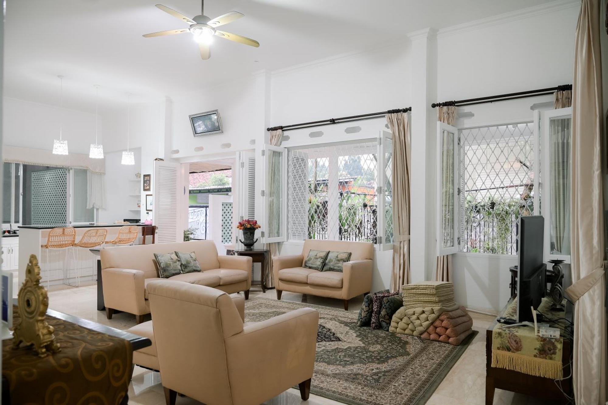 Kirana Guest House Богор Екстер'єр фото