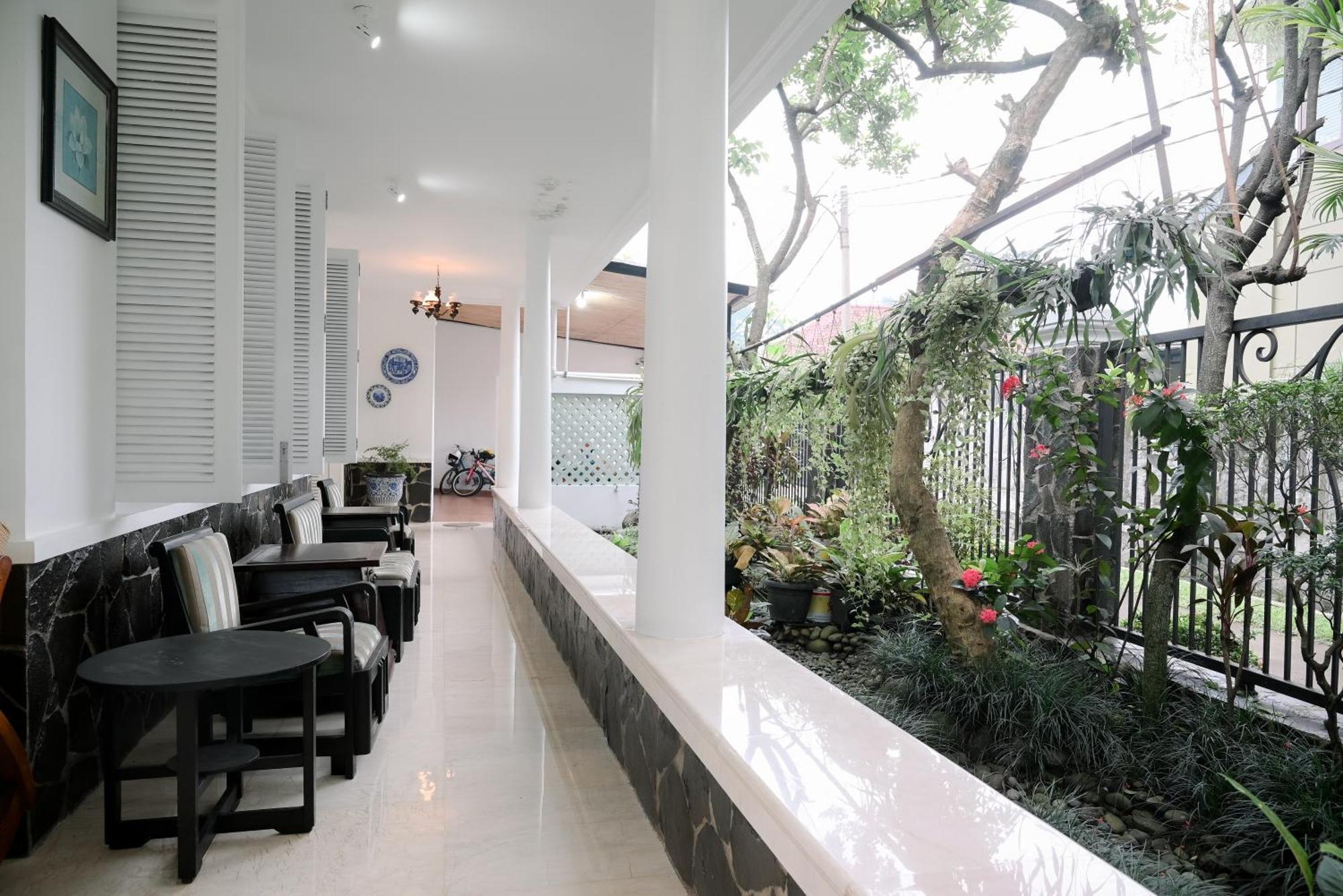 Kirana Guest House Богор Екстер'єр фото